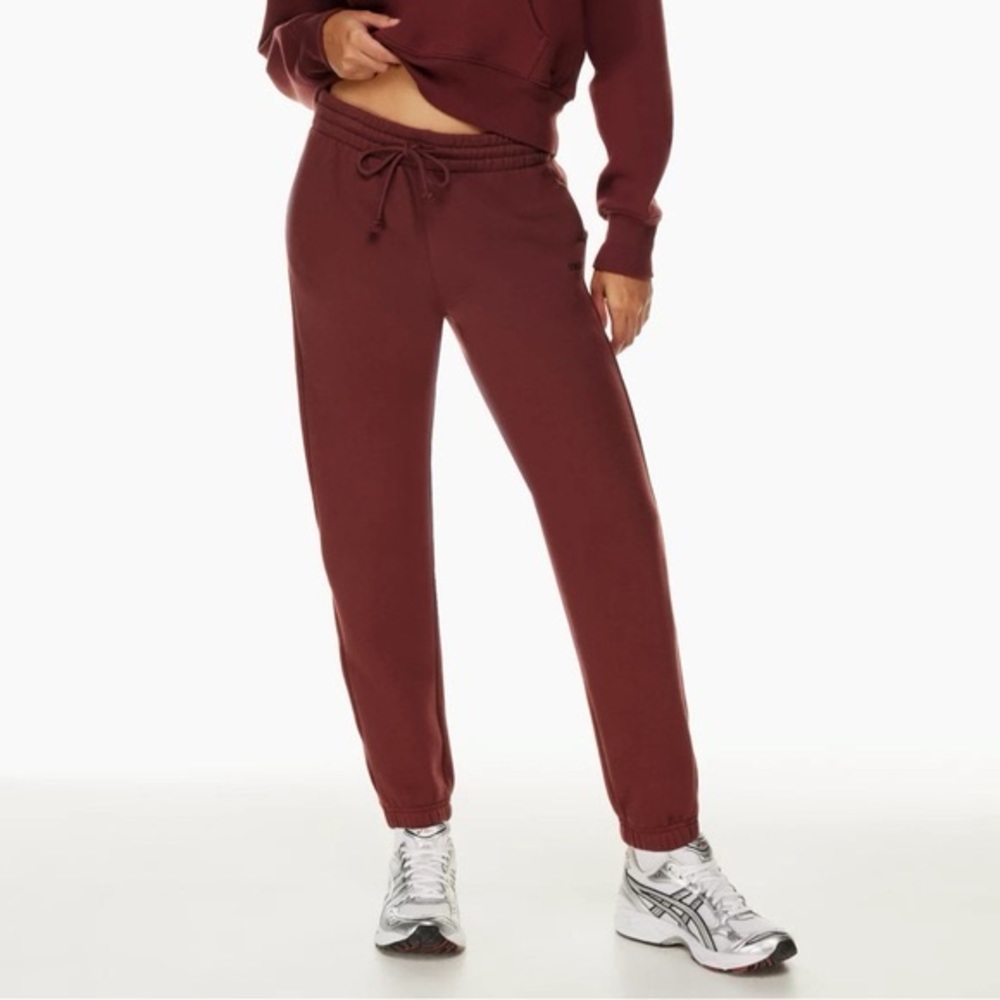 TNA Cozy Fleece Boyfriend Sweatpant in dark maroon